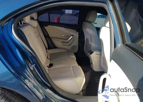 2021 Mercedes-Benz A 220 z USA, uszkodzony, nr VIN W1K3G4EB2MJ255040